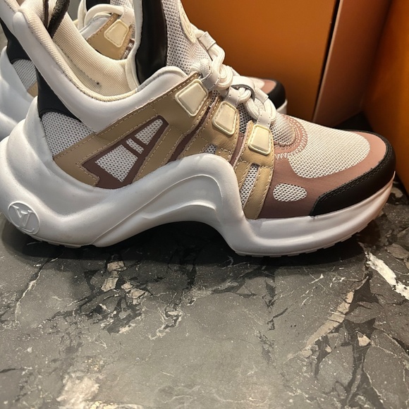 Louis Vuitton Sneakers - Picture 4 of 6